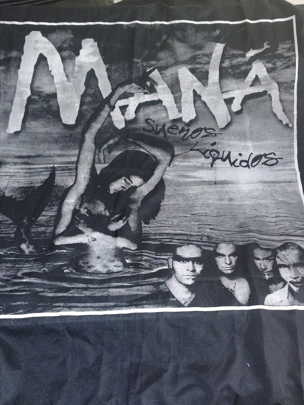 Flag Mana - Suenos Liquidos Design 37 1/2 x 43
